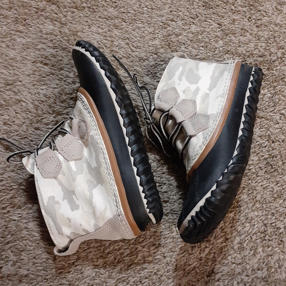 Sorel waterproof boots - Picture 4 of 10